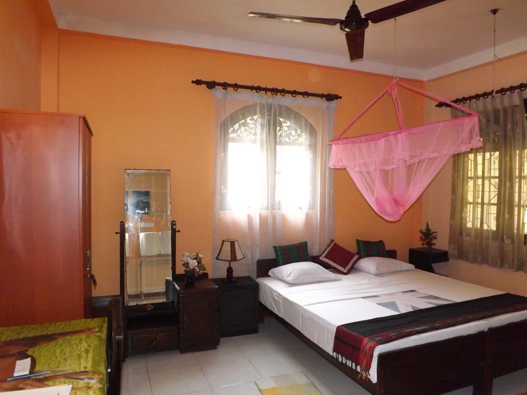 Holiday Nest Bed & Breakfast Wadduwa Habitación foto